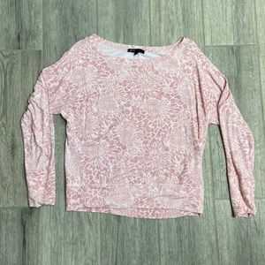 Gibson long sleeved wide neck shirt in small.